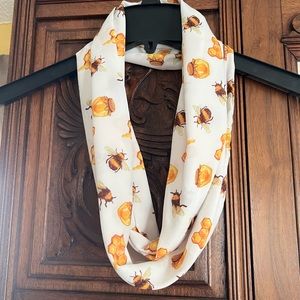 Honeybee wrap scarf in light warm tones perfect for Spring!